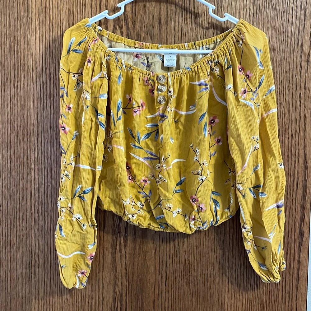 Woman’s long sleeve shirt